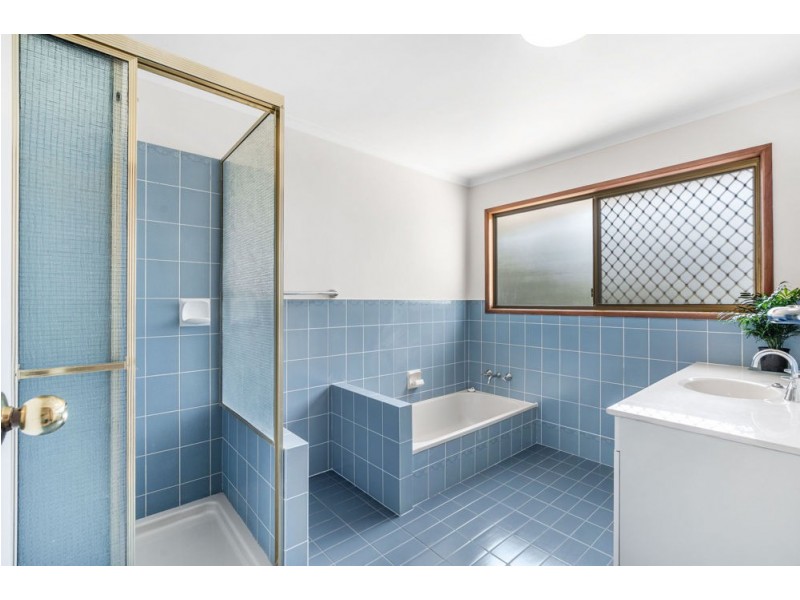 8C Tralee Street, Manly West QLD 4179