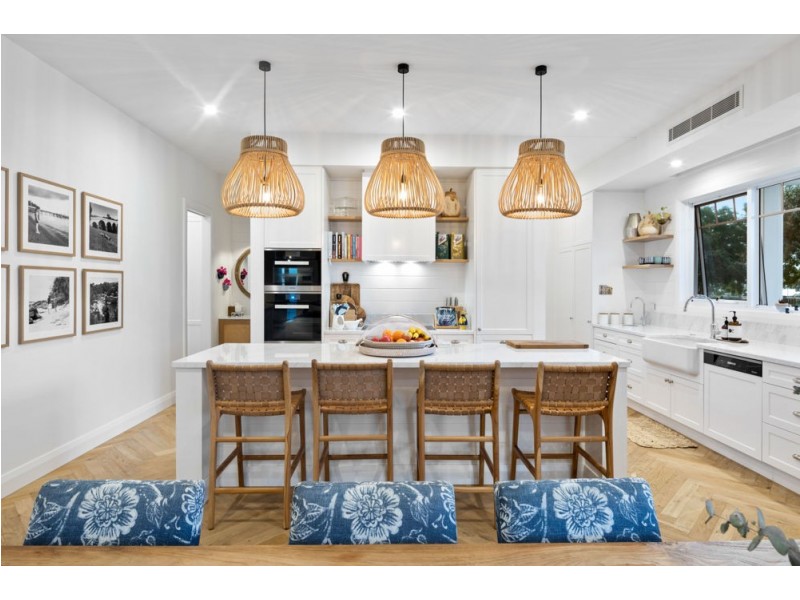 319 Upper Esplanade, Manly QLD 4179