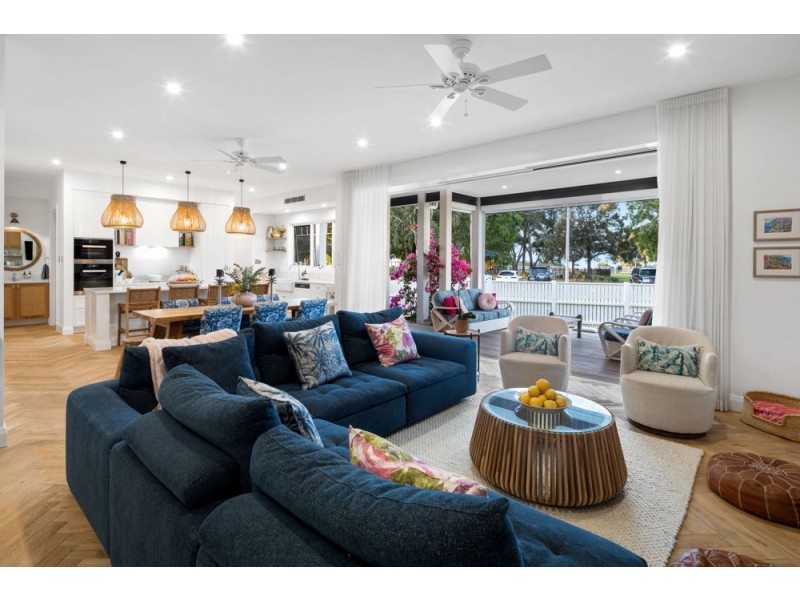 319 Upper Esplanade, Manly QLD 4179