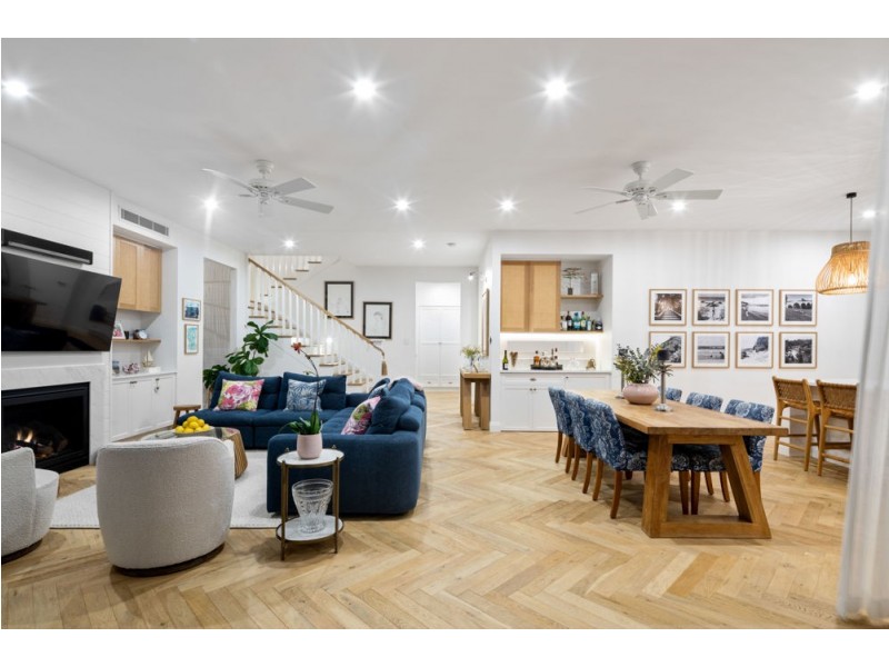 319 Upper Esplanade, Manly QLD 4179