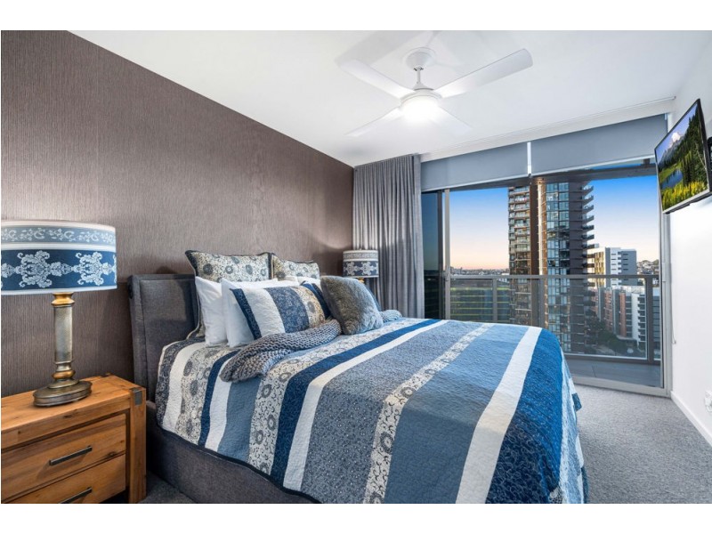 1206/70 Longland Street, Newstead QLD 4006