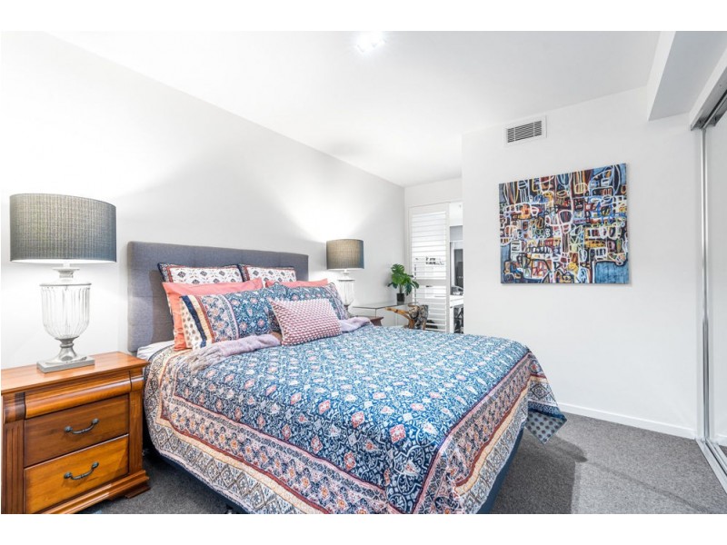 1206/70 Longland Street, Newstead QLD 4006