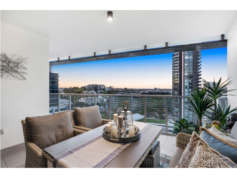 1206/70 Longland Street, Newstead QLD 4006