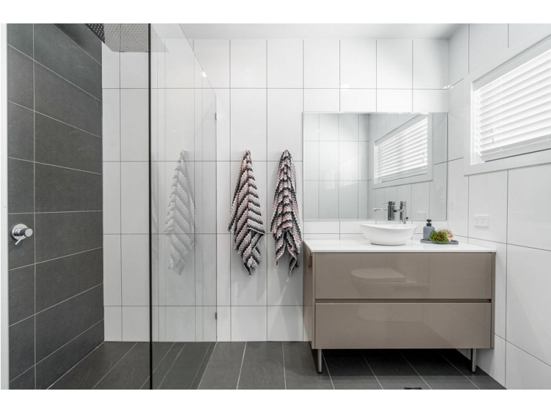 122 Wynnum North Road, Wynnum QLD 4178