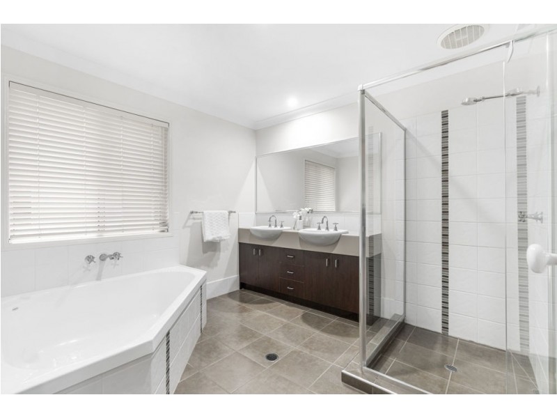 63 Moss Road, Wakerley QLD 4154