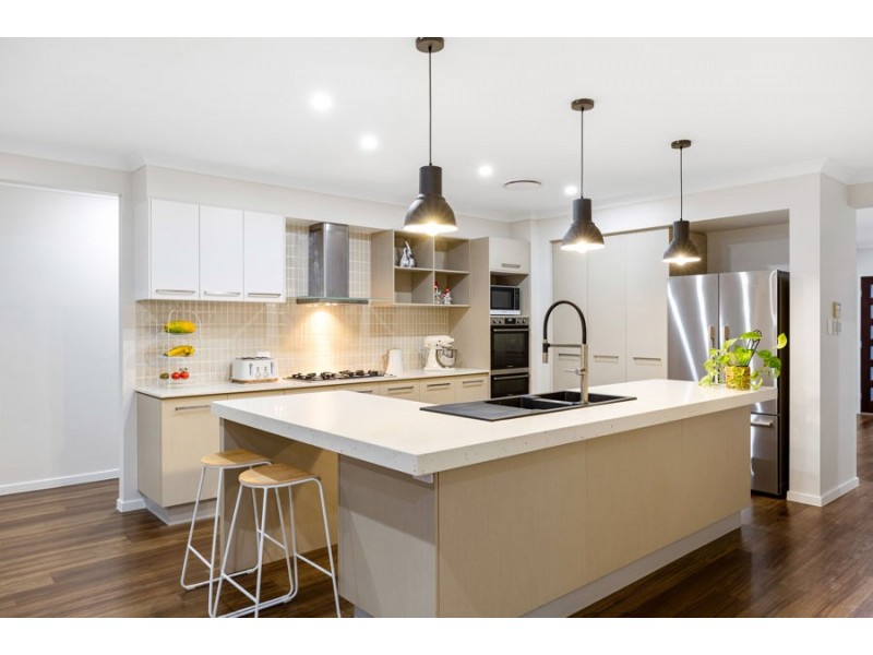 4 Brush Box Place, Wakerley QLD 4154