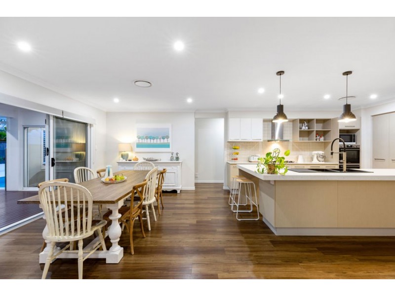 4 Brush Box Place, Wakerley QLD 4154