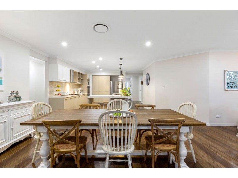 4 Brush Box Place, Wakerley QLD 4154