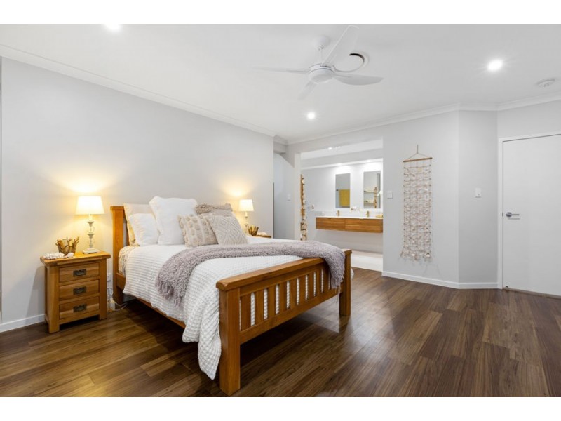 4 Brush Box Place, Wakerley QLD 4154