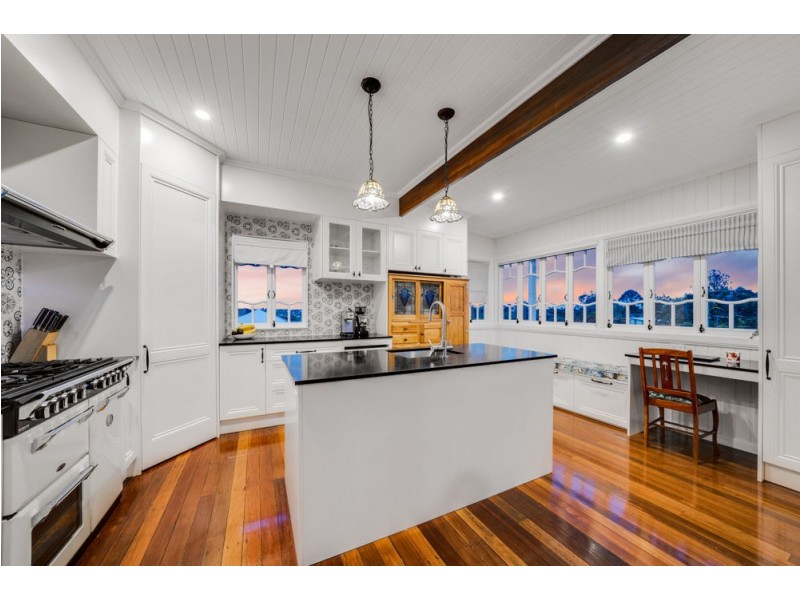 21 Parkview Avenue, Wynnum QLD 4178