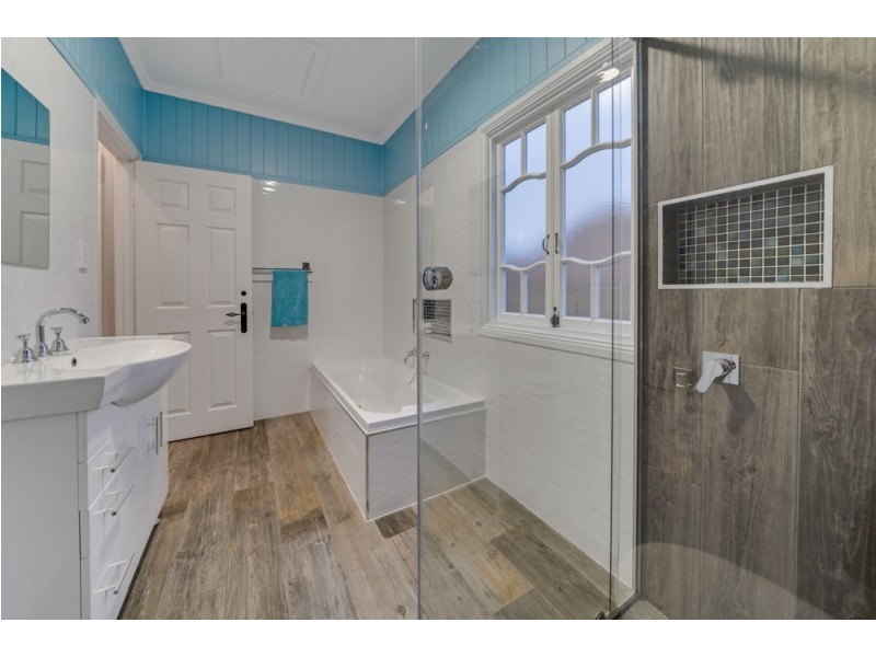 21 Parkview Avenue, Wynnum QLD 4178