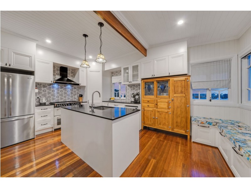 21 Parkview Avenue, Wynnum QLD 4178