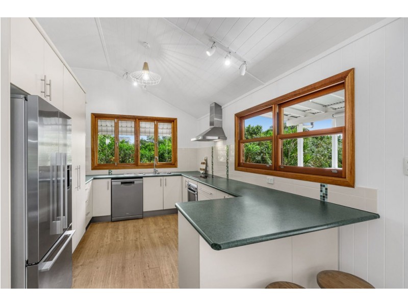70 Gordon Parade, Manly QLD 4179