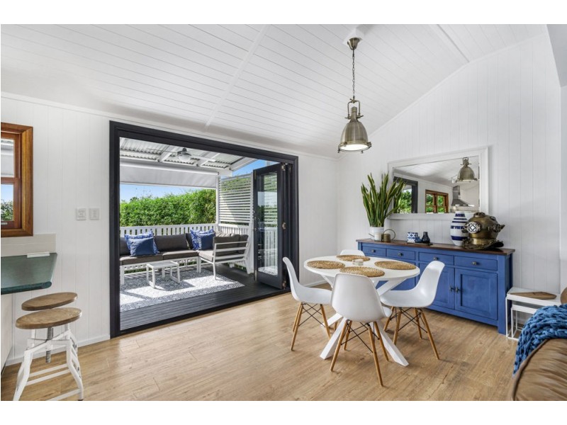 70 Gordon Parade, Manly QLD 4179