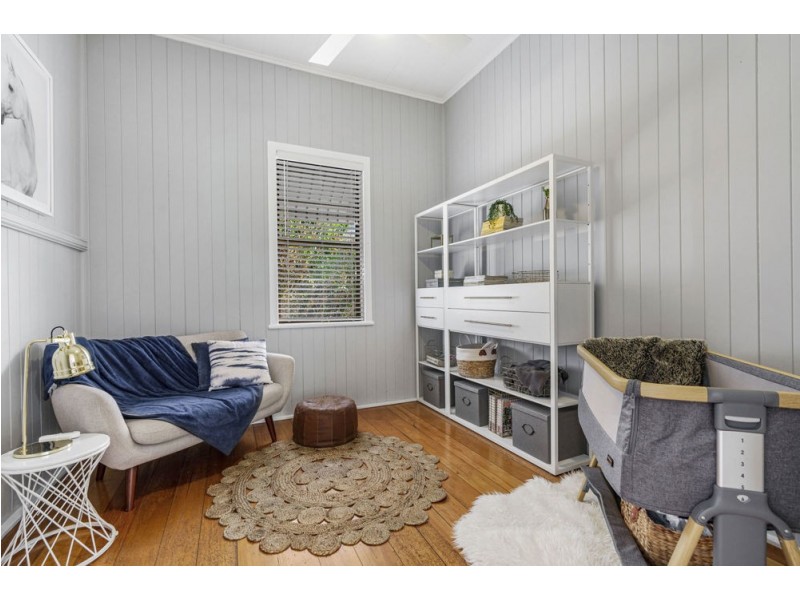 70 Gordon Parade, Manly QLD 4179