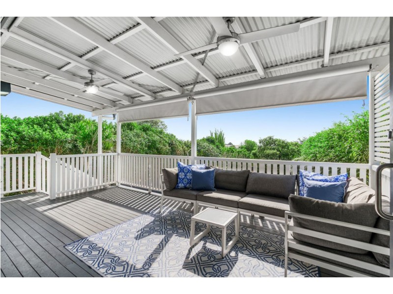 70 Gordon Parade, Manly QLD 4179