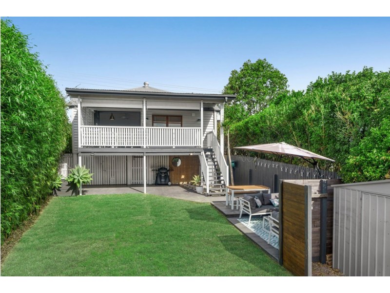 70 Gordon Parade, Manly QLD 4179