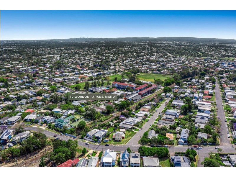 70 Gordon Parade, Manly QLD 4179