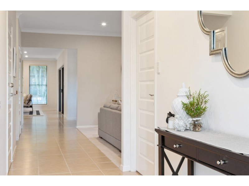 3 Chipping Close, Wakerley QLD 4154