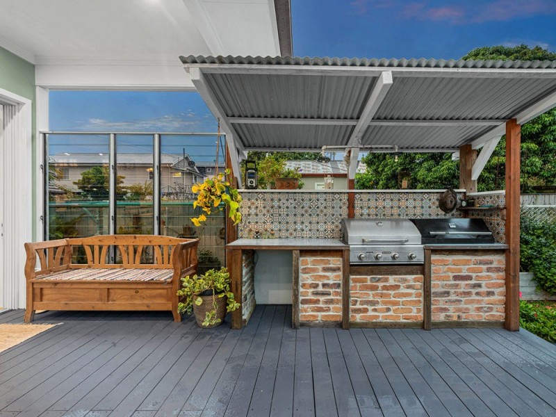 14 Manin Street, Wynnum QLD 4178