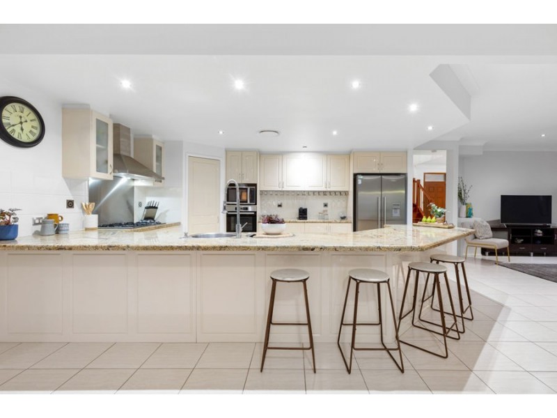 14 Rowland Ave, Wakerley QLD 4154