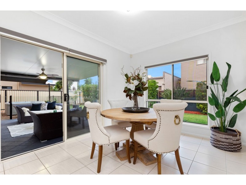 14 Rowland Ave, Wakerley QLD 4154