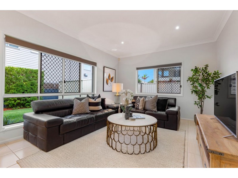 14 Rowland Ave, Wakerley QLD 4154