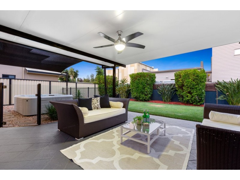 14 Rowland Ave, Wakerley QLD 4154