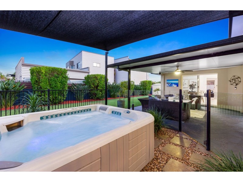 14 Rowland Ave, Wakerley QLD 4154