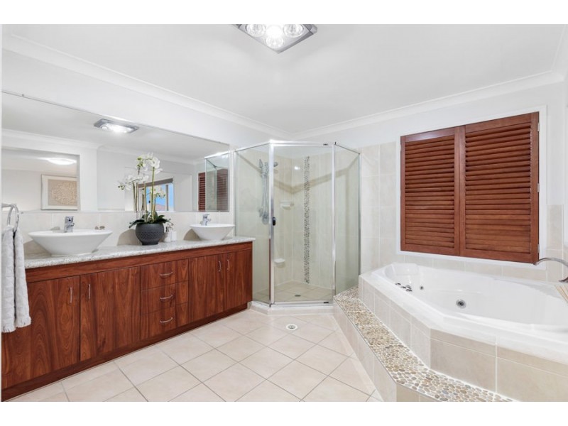 14 Rowland Ave, Wakerley QLD 4154