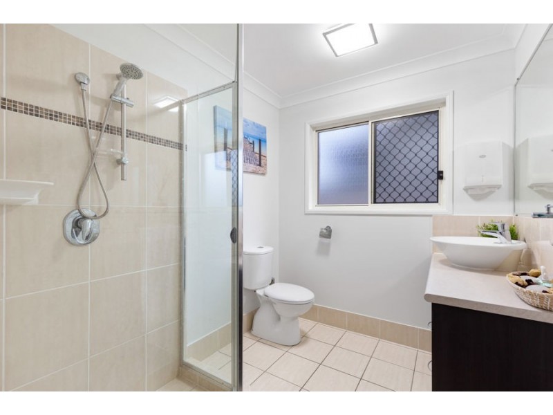 14 Rowland Ave, Wakerley QLD 4154