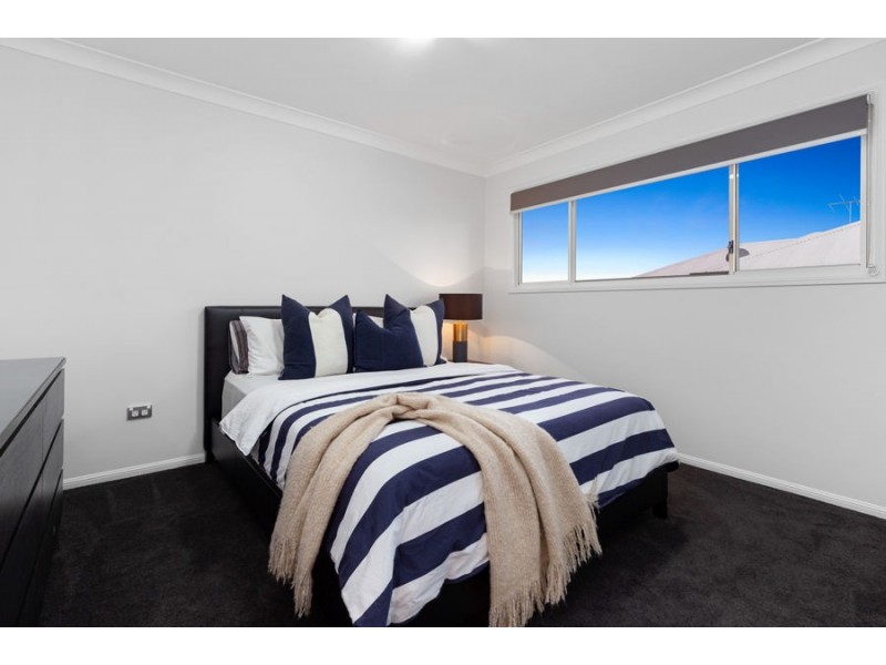 14 Rowland Ave, Wakerley QLD 4154