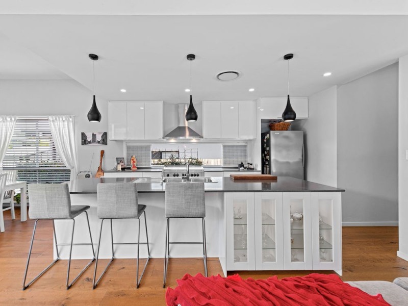 16 Manin Street, Wynnum QLD 4178