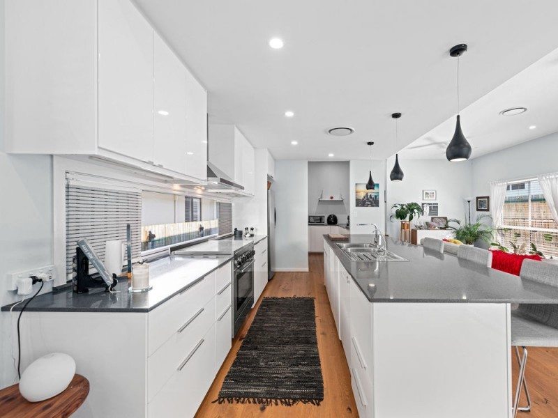 16 Manin Street, Wynnum QLD 4178