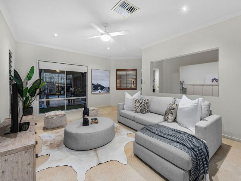 2 Lachlan Drive, Wakerley QLD 4154
