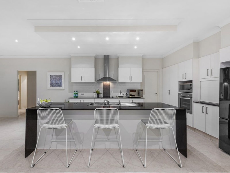 2 Lachlan Drive, Wakerley QLD 4154