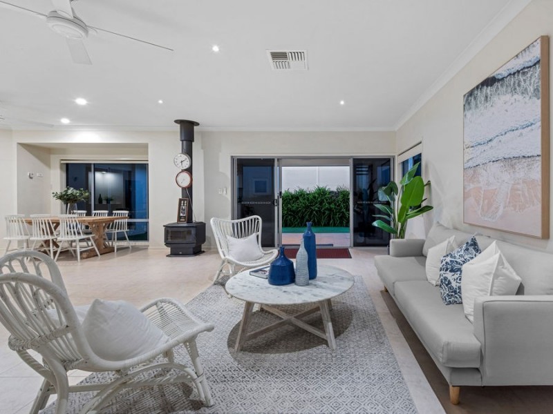2 Lachlan Drive, Wakerley QLD 4154