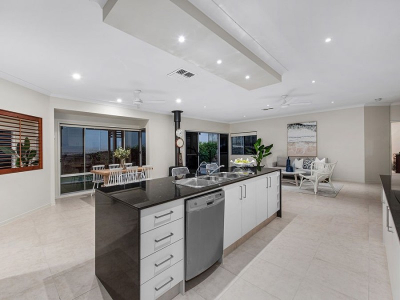 2 Lachlan Drive, Wakerley QLD 4154