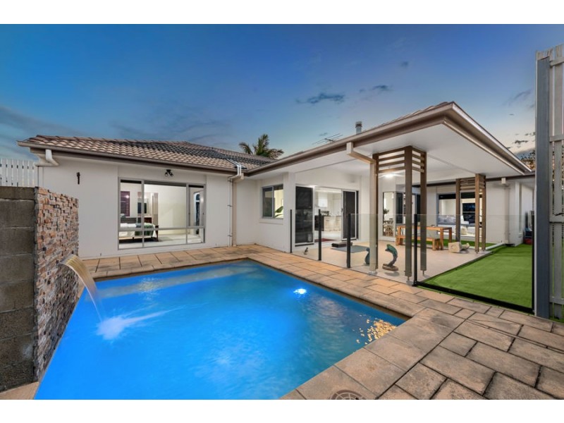 2 Lachlan Drive, Wakerley QLD 4154