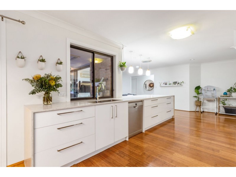 5 Cynthia Place, Wakerley QLD 4154