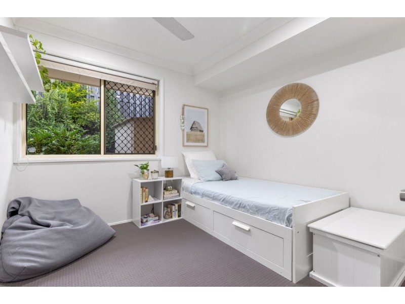 5 Cynthia Place, Wakerley QLD 4154