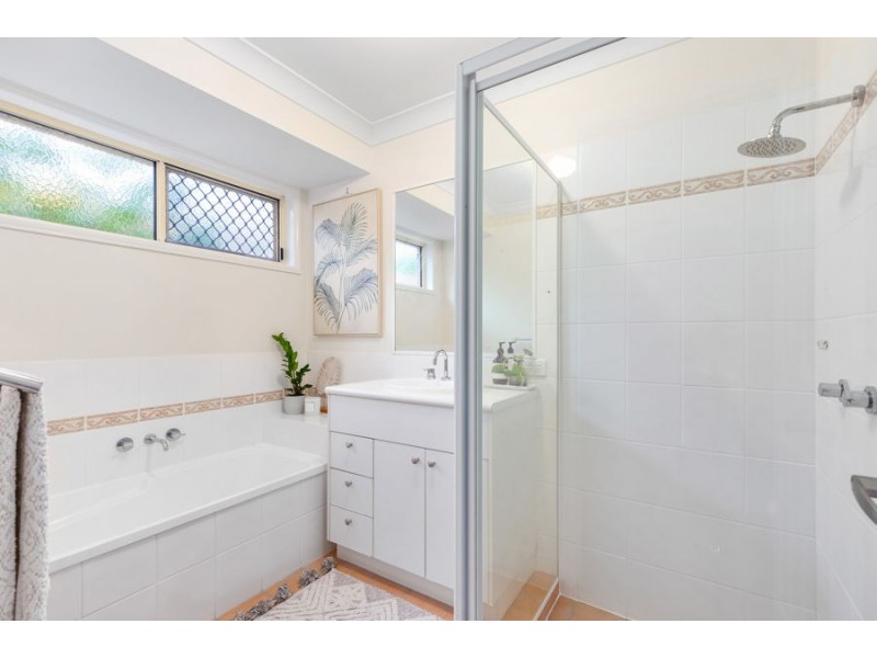 5 Cynthia Place, Wakerley QLD 4154