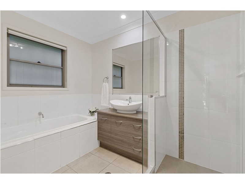 24 Sunflower Street, Wynnum QLD 4178