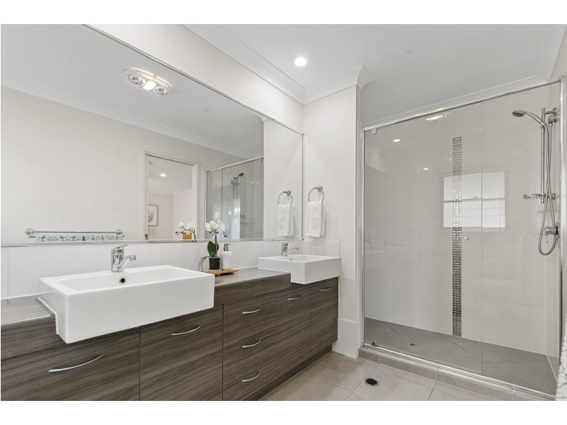 24 Sunflower Street, Wynnum QLD 4178