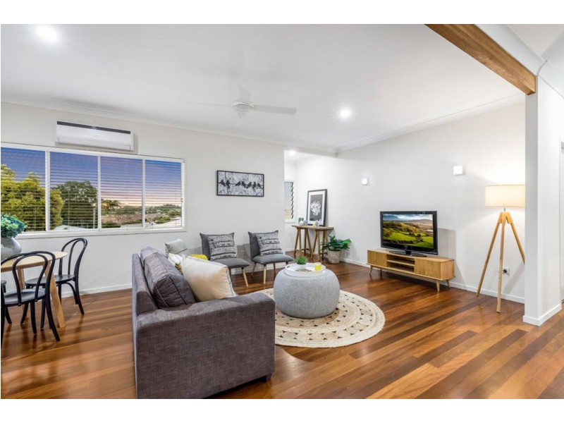 7 School Lane, Manly QLD 4179