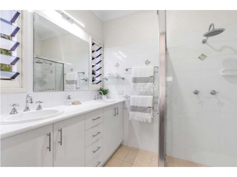 7 School Lane, Manly QLD 4179