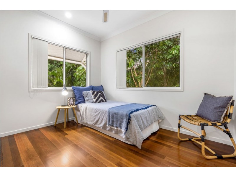 7 School Lane, Manly QLD 4179