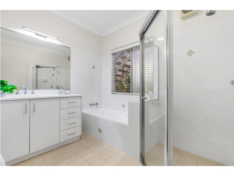 7 School Lane, Manly QLD 4179