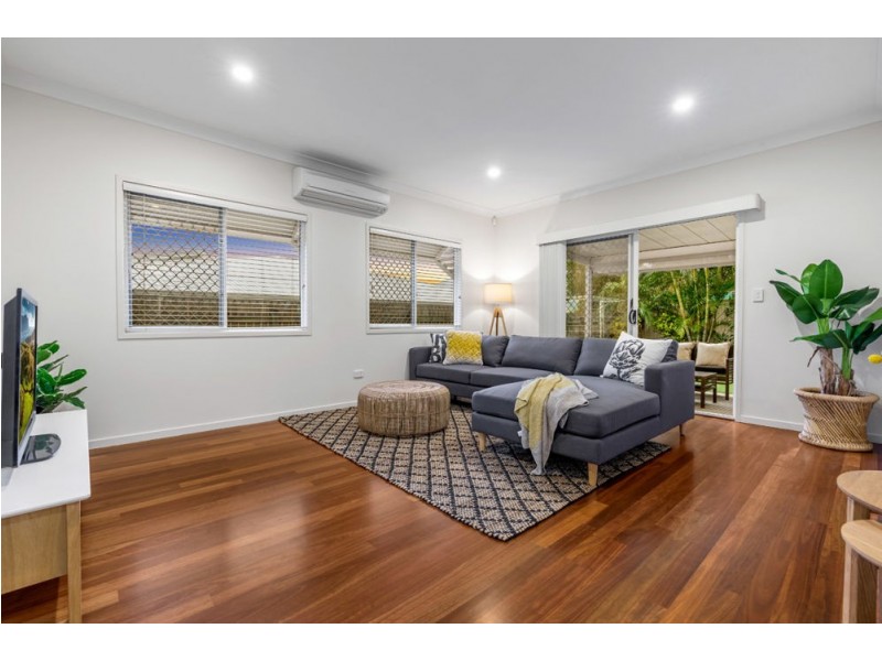 7 School Lane, Manly QLD 4179