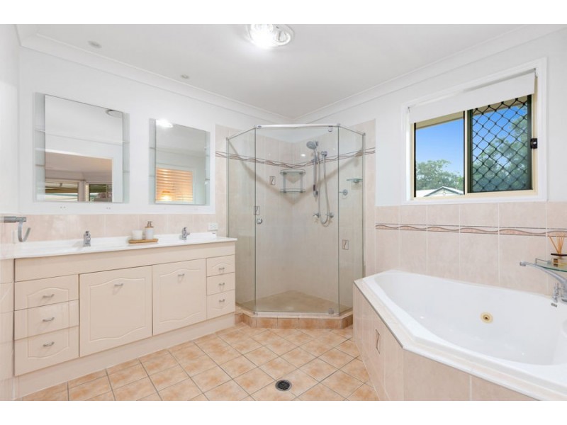 15 Joy Place, Wakerley QLD 4154